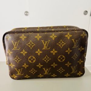 Toiletry 23 make up pouch ✔️Sold